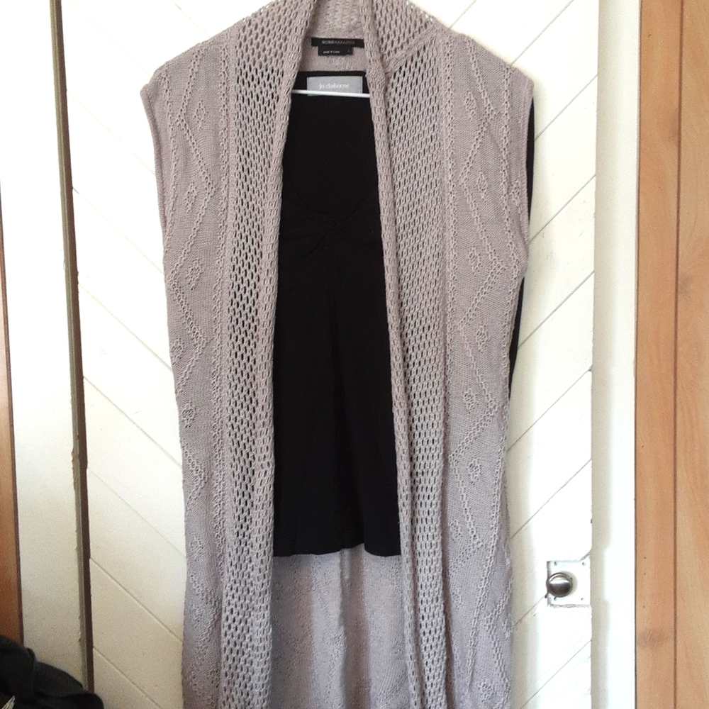 BCBG long sleeveless sweater